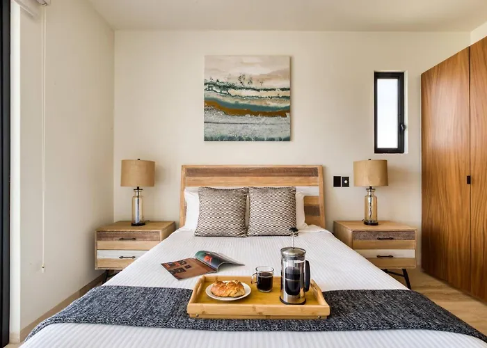 Group 13 16, No View, 3br, 12 Pax Apartment *